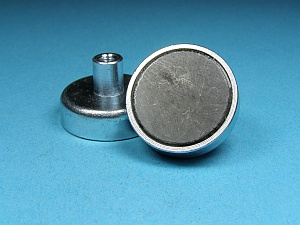 Flat Grips of Hard Ferrite with insert nut